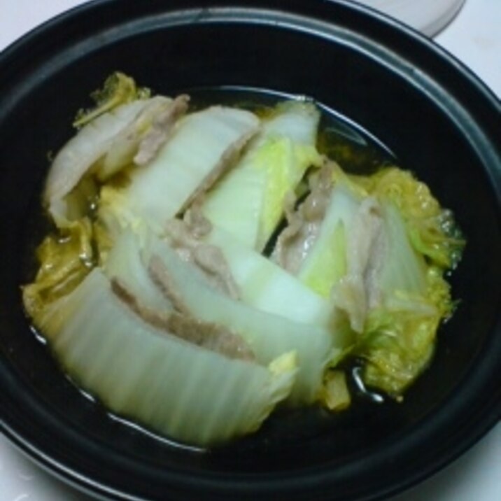 タジン鍋で作るキムチ味の白菜と豚肉蒸し